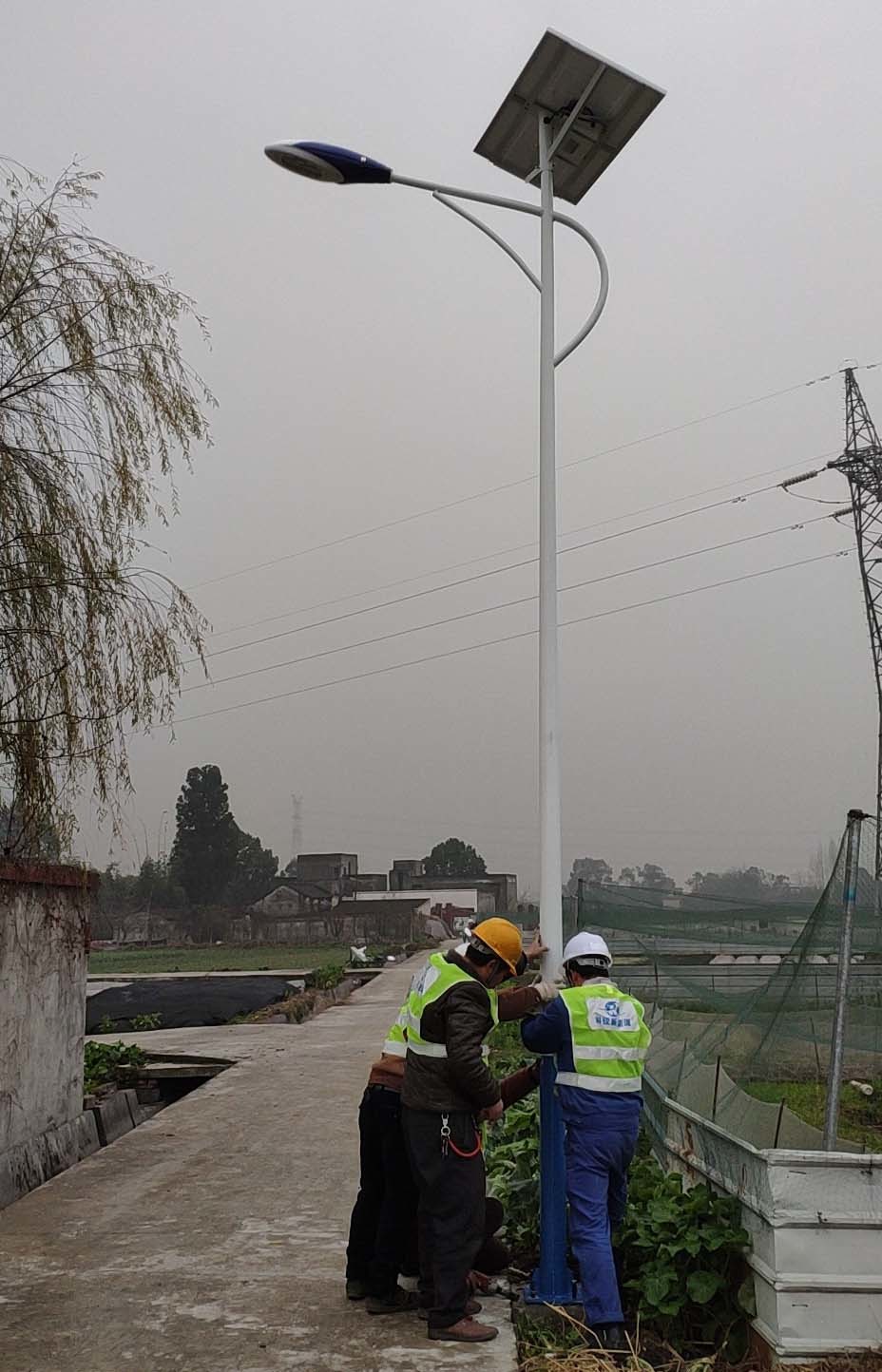 Gjashtë metra 30 W për projektin e lampave diellore të rrugës