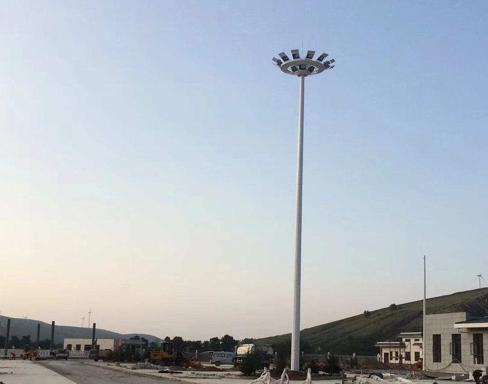 Basketball court street lamp, a 12 meter 1200W double arm led court lamp of a military basketball court