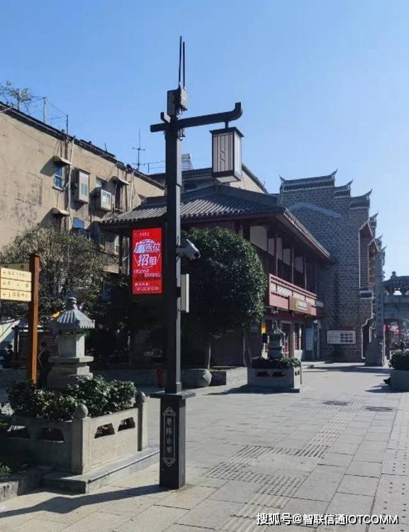 Zhilian ICT 5g smart gatulampa lyser upp den gamla staden och utstrålar stadens ekonomiska vitalitet