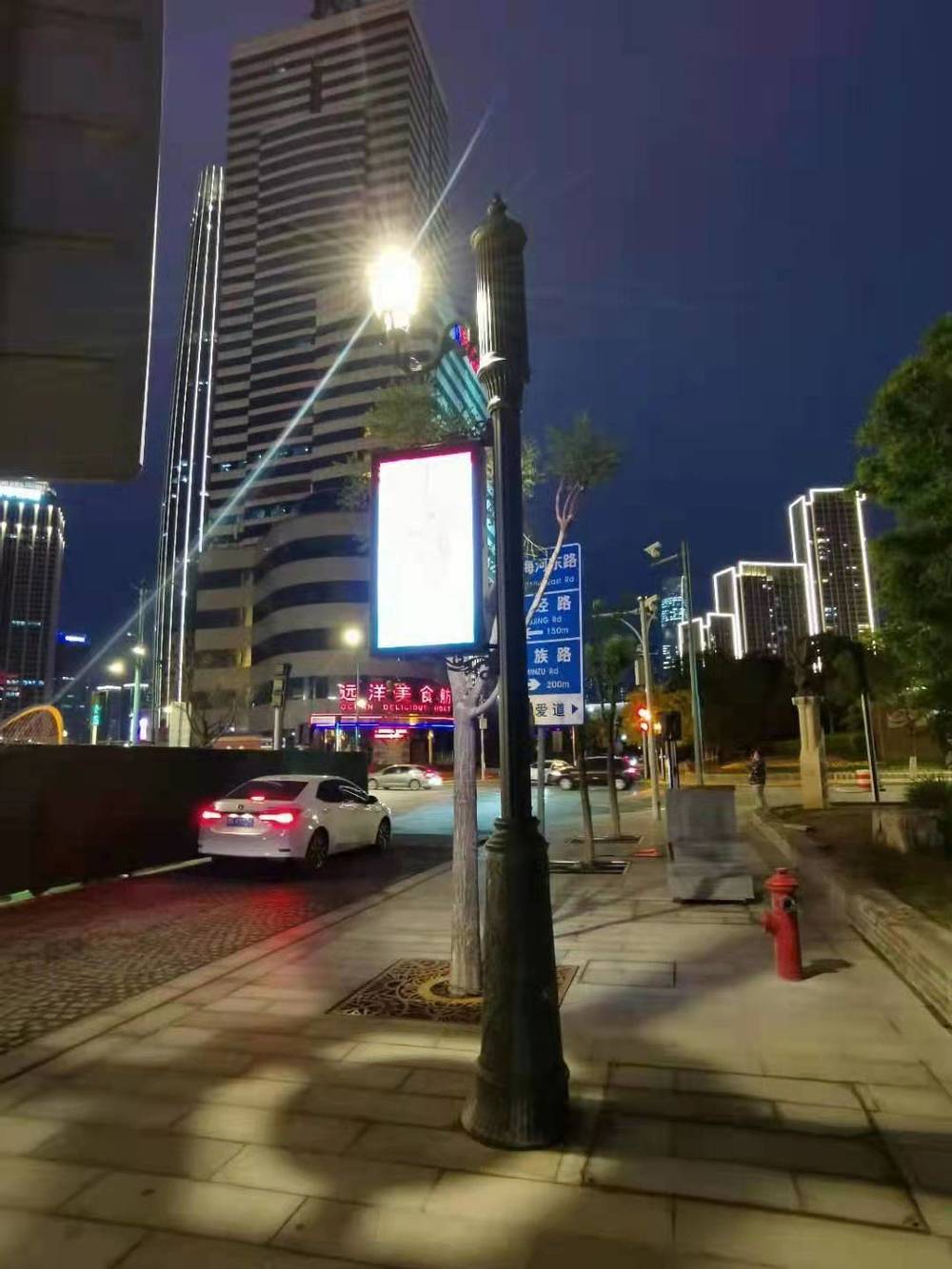 Inteligentna lampa uliczna Zhilian ICT oświetla jasną nocną scenę dzielnicy Tianjin Yifeng!