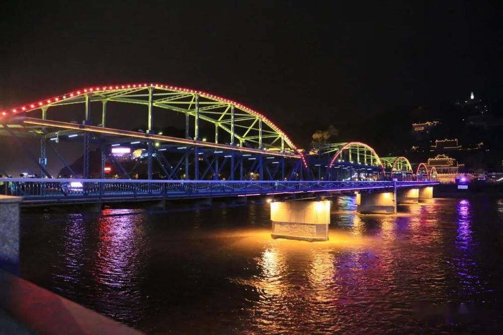 Illuminazione del ponte e ingegneria estetica, esempi di illuminazione del ponte