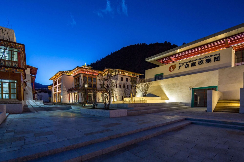 Povećanje i osvjetljenje projekta Lulang grada u Tibetu