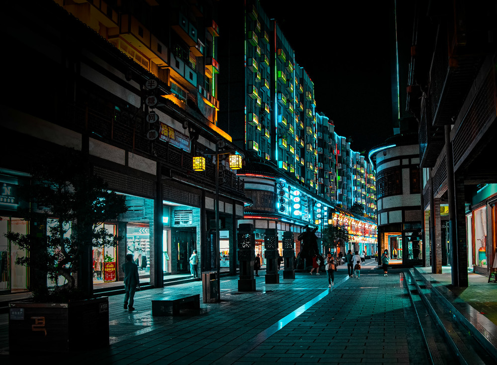 Com dissenyar projectes d-iluminació en carrers vells de la ciutat, i els llums de carrer iluminen la bella panorama nocturna de la ciutat