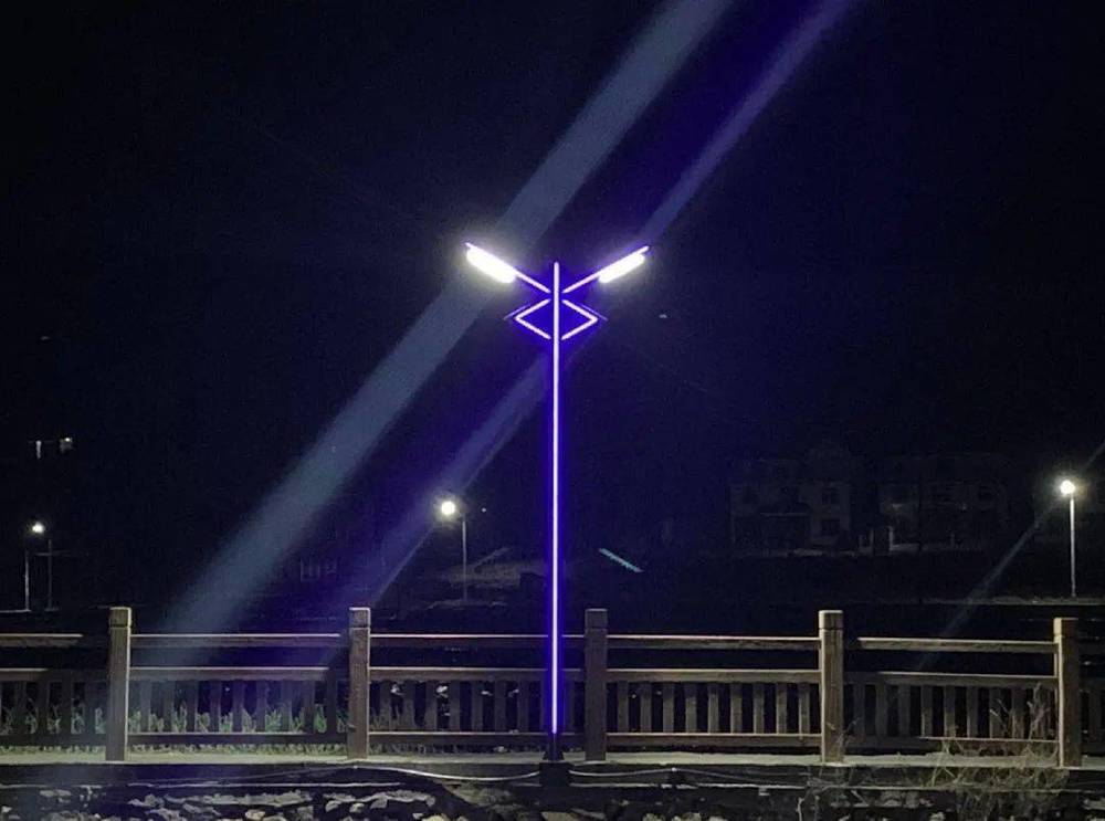 Verlicht het prachtige nachtzicht van de marktstad en LED-landschapsverlichting